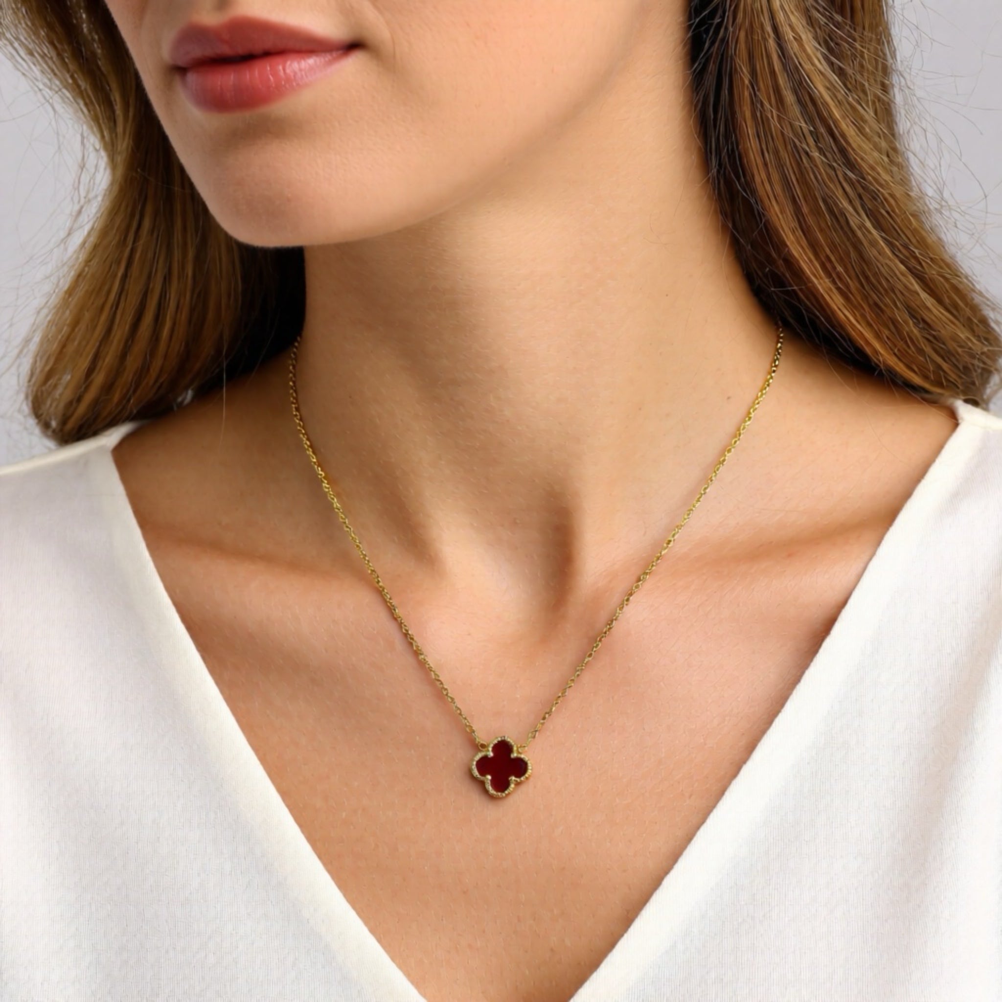 Halsband med Klöva - 18K Guldpläterat Rostfritt Stål