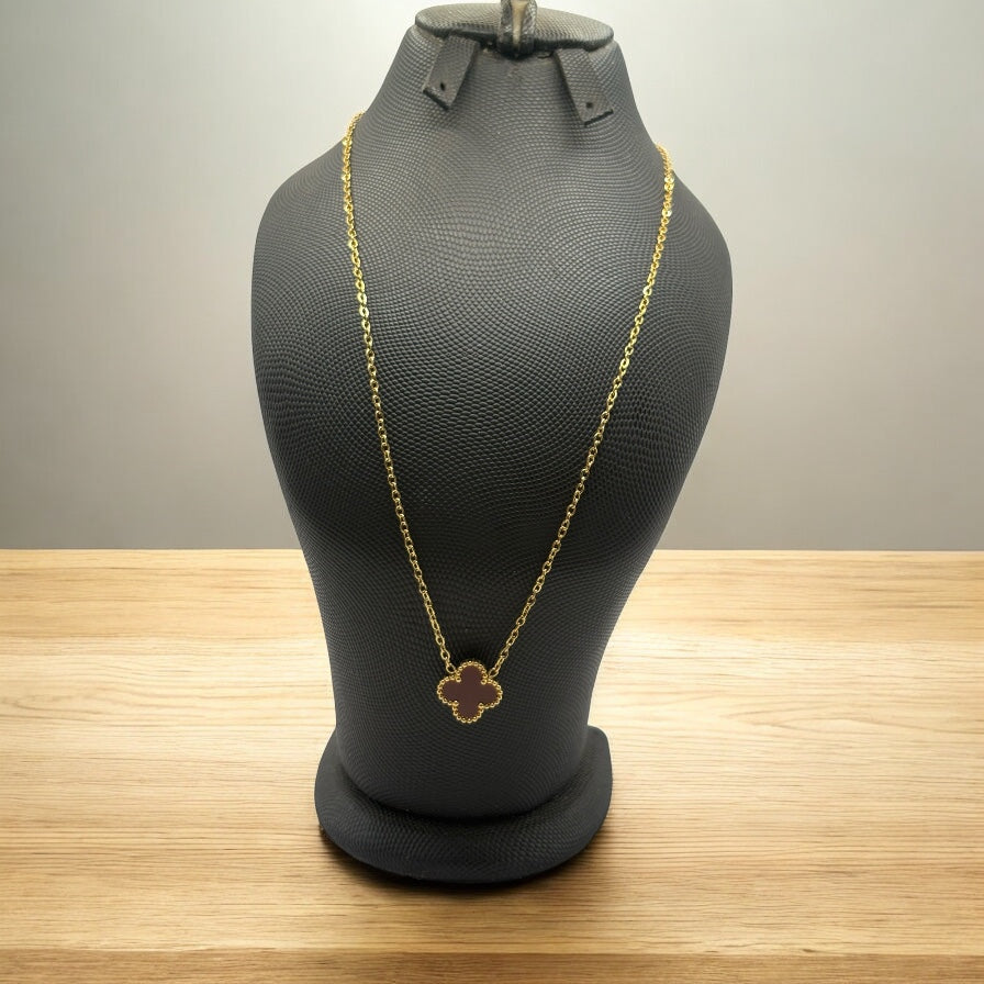 Halsband med Klöva - 18K Guldpläterat Rostfritt Stål